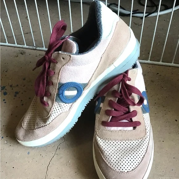 ARO Sneakers